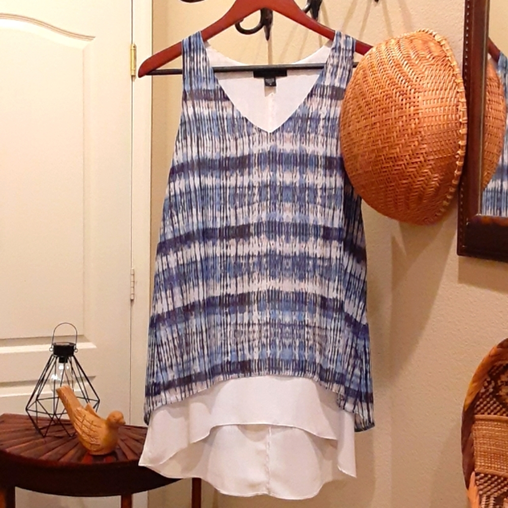 Karen Kane. Size small. Sleeveless Tunic.